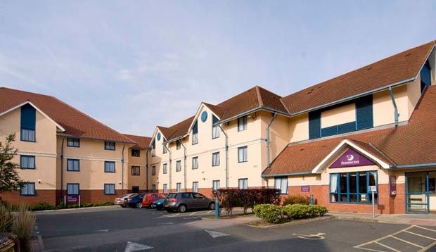 Premier Inn Устър Екстериор снимка